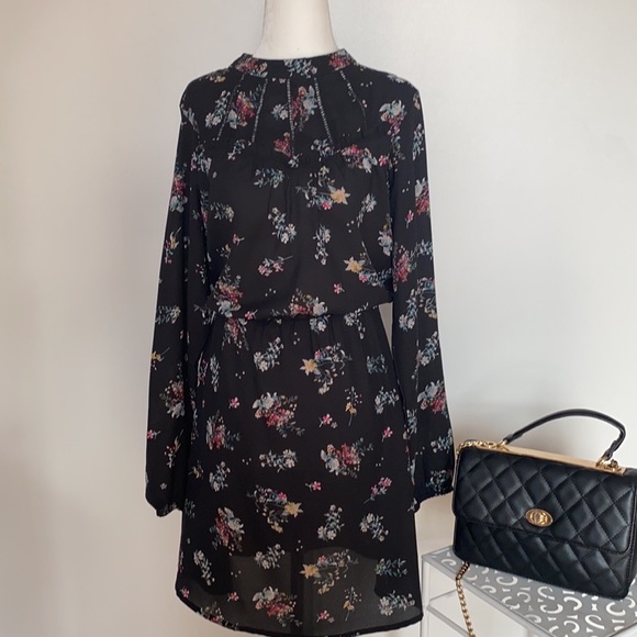 Floral long sleeve black short 👗dress - Picture 2 of 7